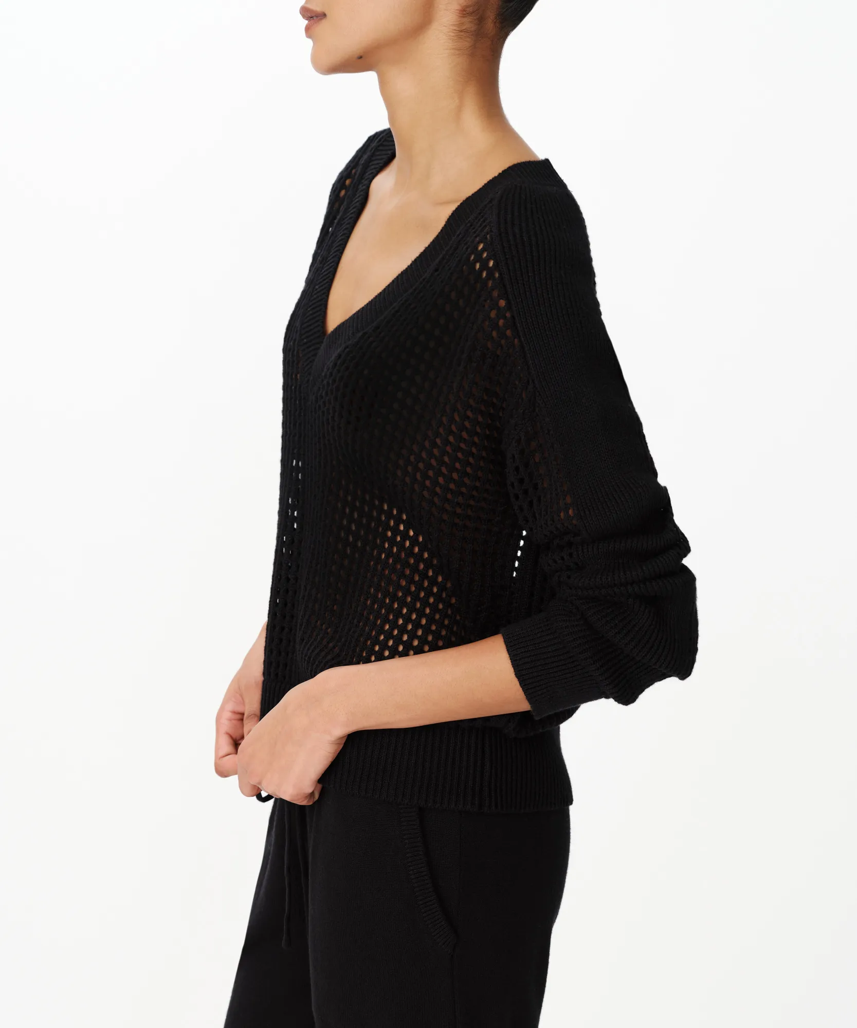 Cotton Cashmere Mesh Stitch V-Neck Sweater - Black